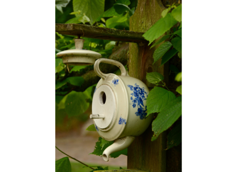 Upcycled teapot bird house 